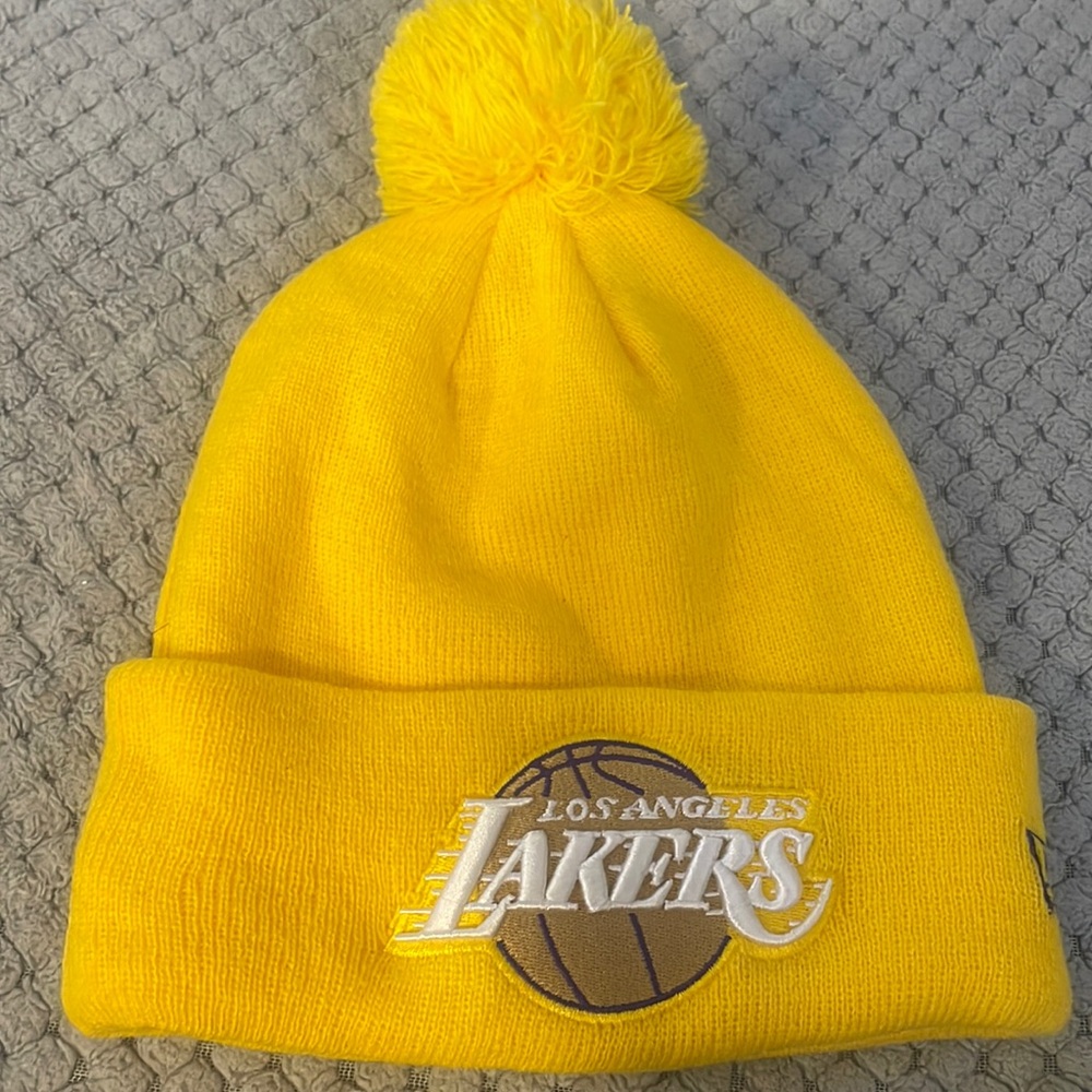 New era yellow Los Angeles lakers pom beanie